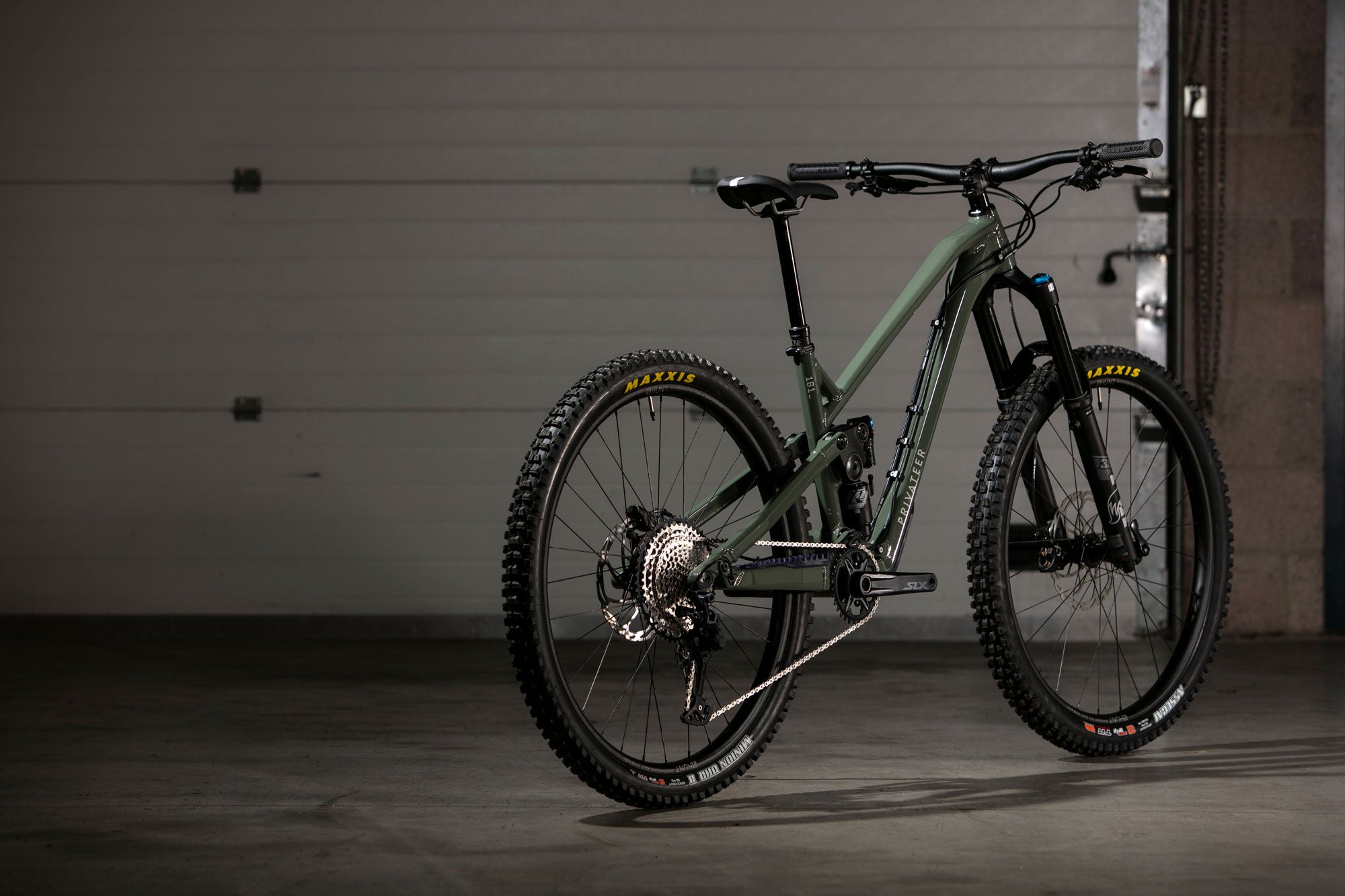 Privateer Gen 2 161 Complete bike in green